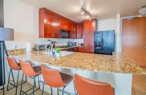 Downtown Phoenix Apartment | Lavish 21st Floor High Rise, Gym, Parking, Pool, Golf