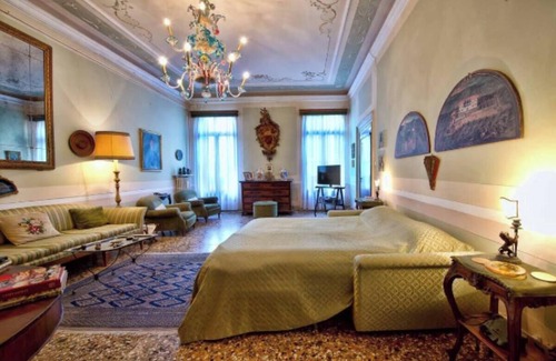 Cannaregio Apartment | Lavish 270m² Venetian Apartment with Grand Living Room and Historic Elegance