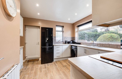 Birkenhead House | Lavish 2BR Bungalow Retreat in Birkenhead
