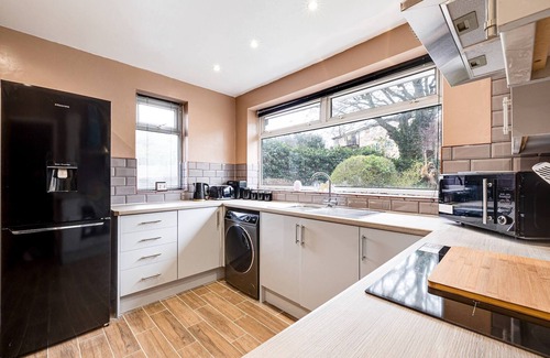 Birkenhead House | Lavish 2BR Bungalow Retreat in Birkenhead