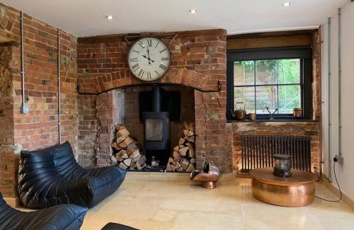 Montpellier Apartment | Lavish Apartment at Montpellier Gardens
