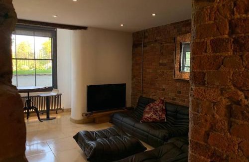 Montpellier Apartment | Lavish Apartment at Montpellier Gardens