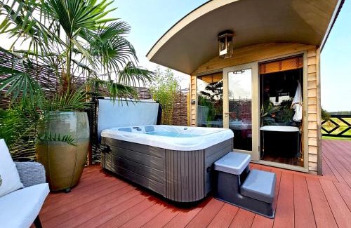 Chessington House | Lavish Country Retreat 30mins Taxi Ride From West London