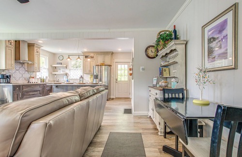 Green Lake House | Lavish House w/Patio - 2 Blocks to Green Lake!