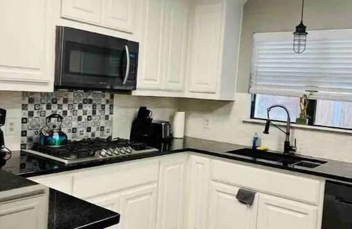 Nederland House | Lavish Living on Monroe