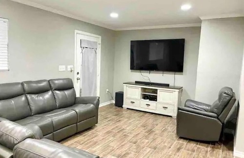 Nederland House | Lavish Living on Monroe