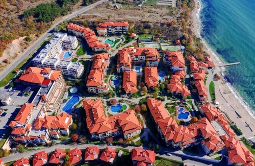 Sveti Vlas Apartment | Lavish, Poolside 2 Bed Apt at Garden of Eden