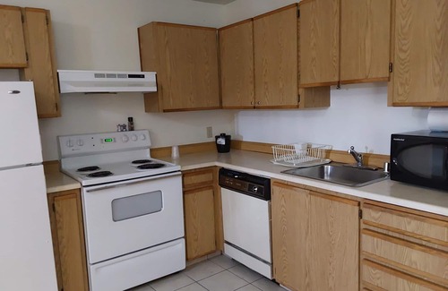 Puget Hotel | Lavissh Inn & Suites