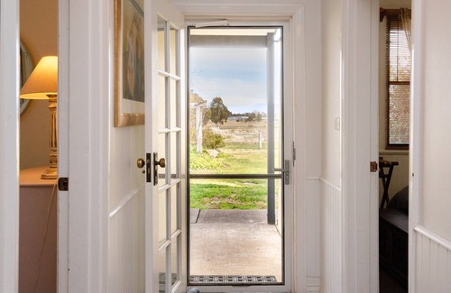 Buckaroo Cottage | Lawson Farm Cottage - Charming farm stay