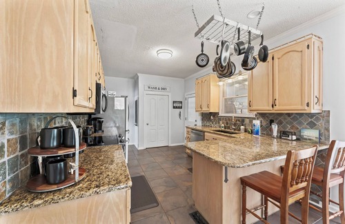 Wilsonville House | Lay Lake - On main Channel in private area. With Hot Tub and Kayaks