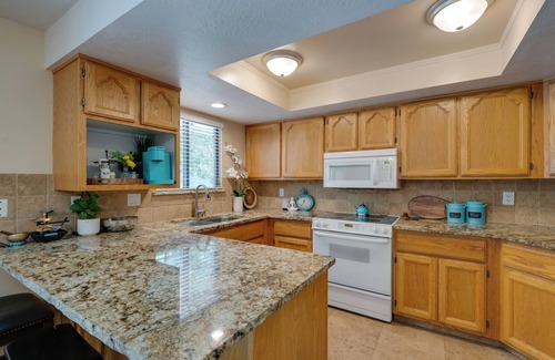 Layton Cabin | Layton Cabin/Spa with Private Sauna & Hot Tub!