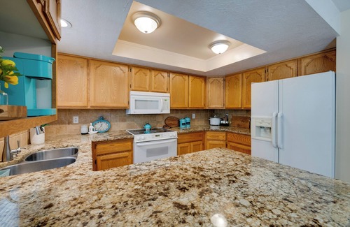 Layton Cabin | Layton Cabin/Spa with Private Sauna & Hot Tub!