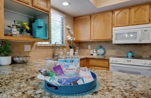 Layton Cabin | Layton Cabin/Spa with Private Sauna & Hot Tub!