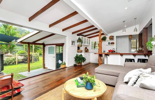 Edge Hill House | Lazenby Lodge - Stunning Private Pool