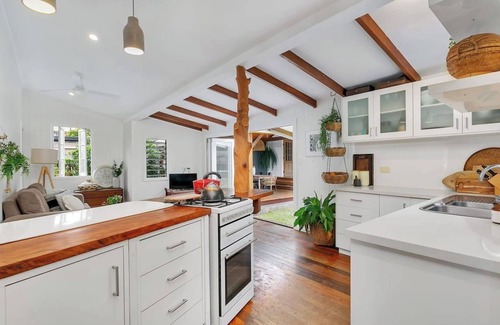 Edge Hill House | Lazenby Lodge - Stunning Private Pool