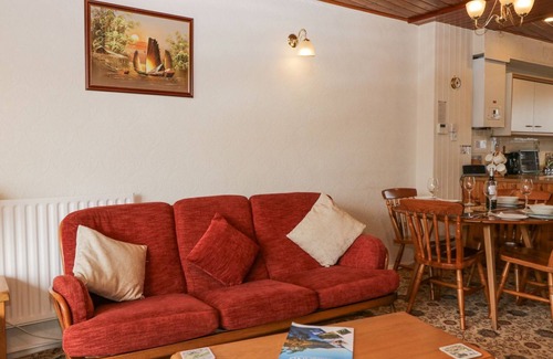 Haverigg Cottage | LAZEY COTTAGE, pet friendly, character holiday cottage in Haverigg