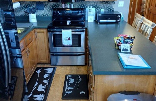 Helenwood House | Lazy Bear Cottage-No Cleaning Fees & direct access to Brimstone