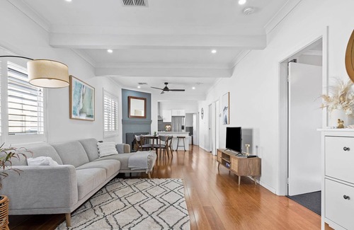 Lambton House | Lazy Daze - Furry Friends Welcome!