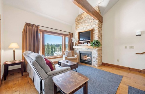Tamarack Condo | Lazy Daze Lodge 2 Bedroom Condo - Comfortable 2 BR Condo with Fireplace and Patio