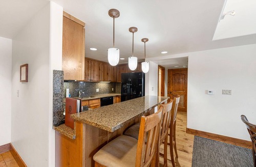 Tamarack Condo | Lazy Daze Lodge 2 Bedroom Condo - Comfortable 2 BR Condo with Fireplace and Patio