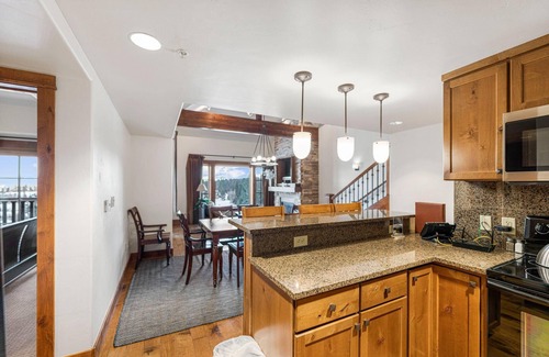 Tamarack Condo | Lazy Daze Lodge 2 Bedroom Condo - Comfortable 2 BR Condo with Fireplace and Patio
