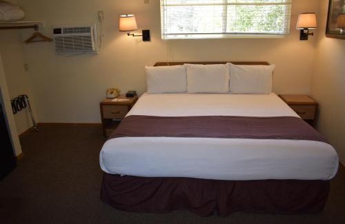 Three Rivers Hotel | Lazy J Ranch Motel