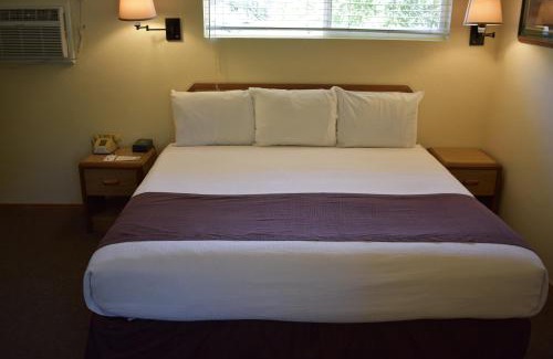 Three Rivers Hotel | Lazy J Ranch Motel