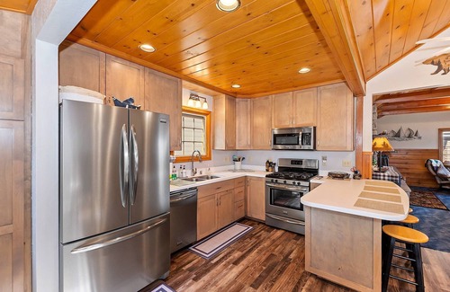 Fawnskin Cabin | Lazy Lake by Destination Big Bear: Million Dollar Views in Fawnskin Nestled to National Forest!