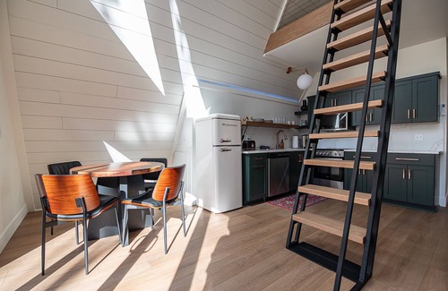 McArthur Cabin | Lazy Lane Cabins- Cherry Hollow
