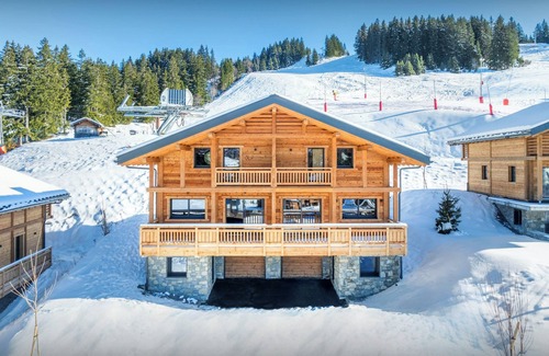 Manigod Ski Chalet | Le 1467 - Comfortable ski-in ski-out property up to 8 guests - OVO Network