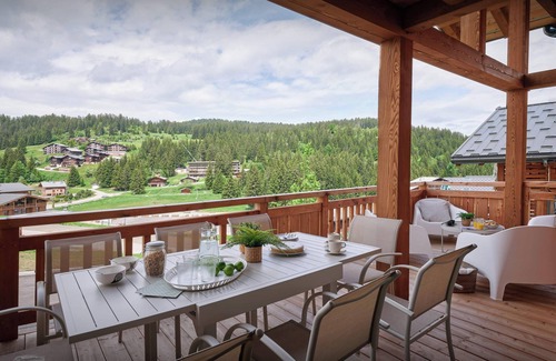 Manigod Ski Chalet | Le 1467 - Comfortable ski-in ski-out property up to 8 guests - OVO Network