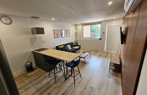 Saint-Priest Apartment | Le 14B RDC