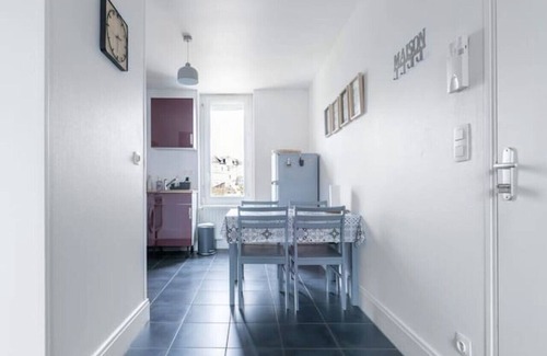 Champ-Capelet Apartment | Le 252 - 25 Place Jean Epinat - Vichy