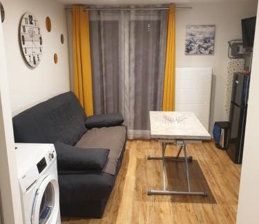 Bernex Apartment | Le 67,ski et randonnée,WIFI, lave linge,sèche linge,parking gratuit