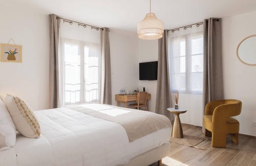 La Roquebrussanne Bed & Breakfast | Le Baguier