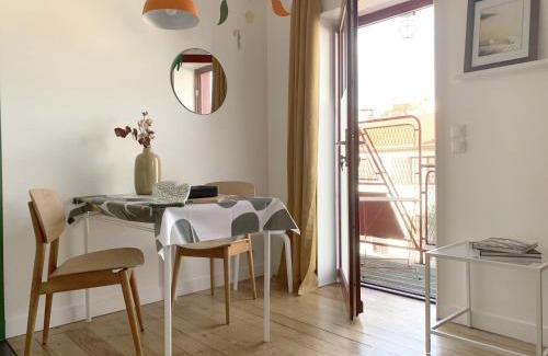 Noisy-le-Sec Apartment | Le Balcon Rouge