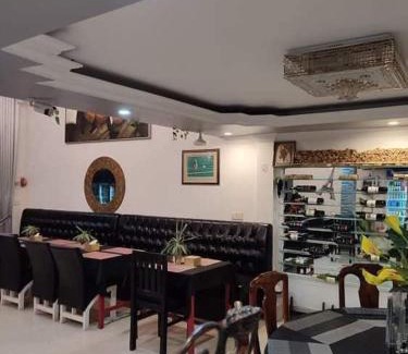 Mittakpheap Hotel | Le Barang Steakhouse & Guesthouse