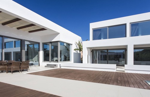 Pigadia House | Le Blanc, Luxurious Beachfront Villa