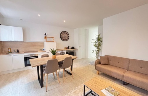 Roanne Apartment | Le Bois d'Ebène un séjour chic et agréable