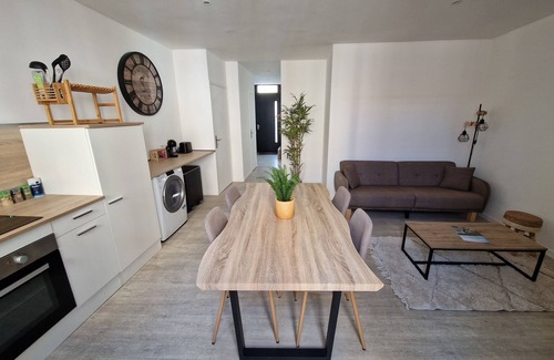 Roanne Apartment | Le Bois d'Ebène un séjour chic et agréable