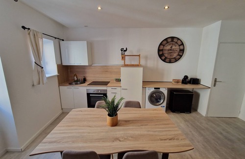 Roanne Apartment | Le Bois d'Ebène un séjour chic et agréable