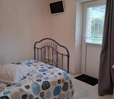 Aubigny-sur-Nere Bed & Breakfast | le buisson de la gariole ,chambre rhétaise