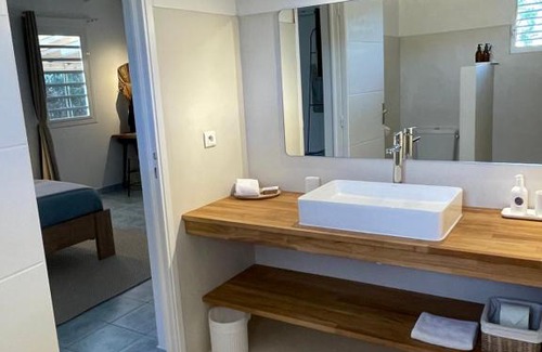Petit Cul De Sac Beach House | Le Bungalow & Car rental