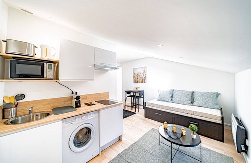 Bussiere - Cadiere Apartment | Le Californie - Agréable studio avec parking privé