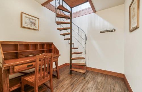 Saint-Michel-des-Saints Ski Chalet | Le Calumet - Lakefront