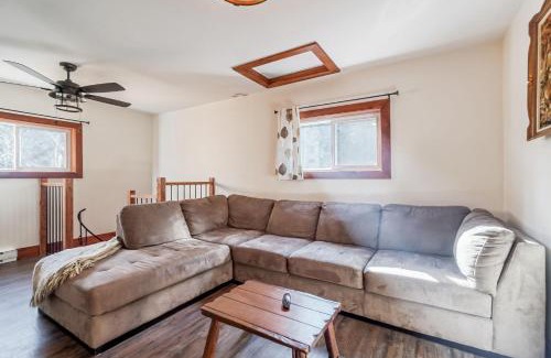 Saint-Michel-des-Saints Ski Chalet | Le Calumet - Lakefront