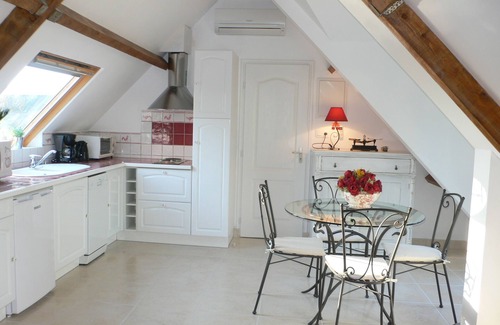 Baden Apartment | Le Camélia * Air-conditioned Gulf of Morbihan Quiet Charm Comfort Garden Wifi