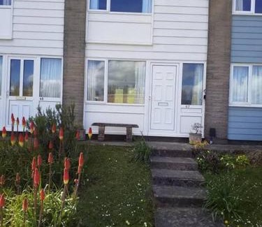 Pembroke Apartment | 'Le Chalet II' free unlimited wifi 2 bed chalet House