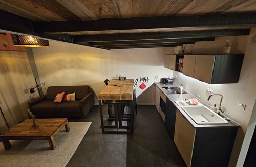 Genas Apartment | Le Chalet-Loft-Private Bathroom-Apartment-Garden view