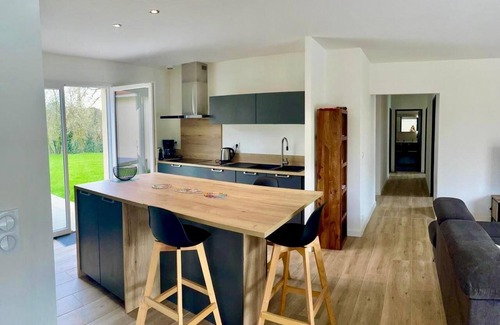 Sauveterre-de-Bearn Villa | Le chant du Gave- Bright new house with swimming pool- River below